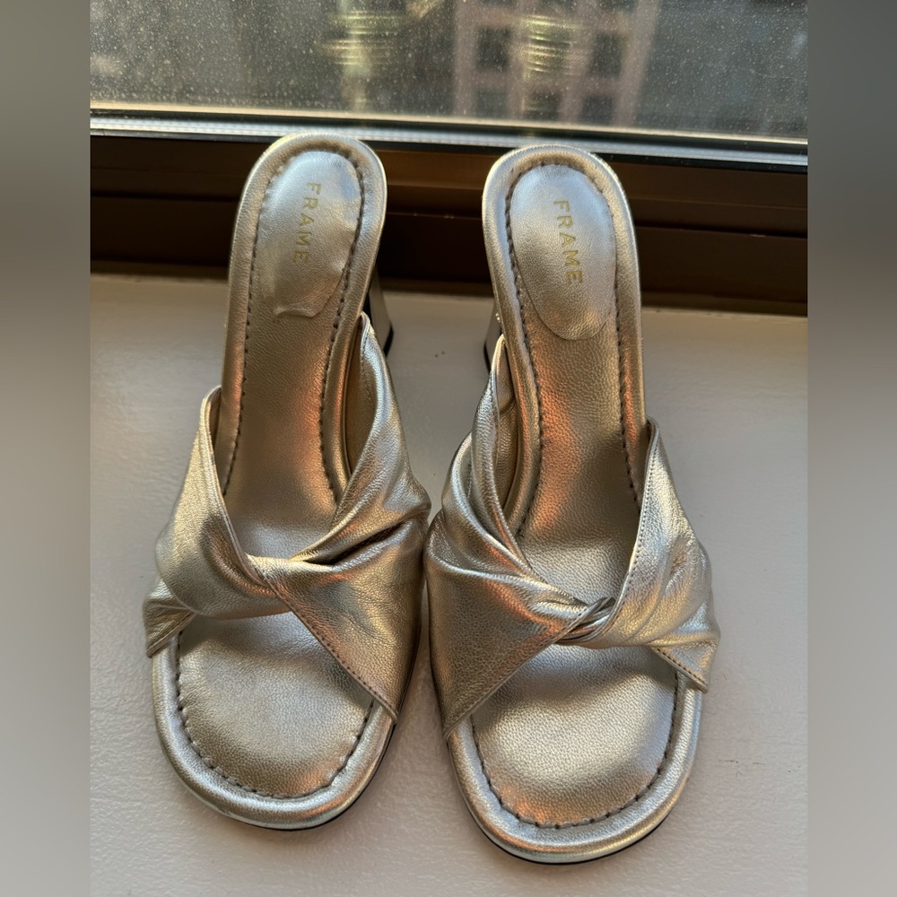 Frame knot mules